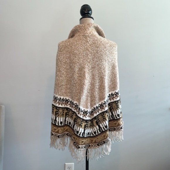 Alpaca short poncho - brown One Size fits most.  Excellent Condition. Super Soft - Picture 5 of 7
